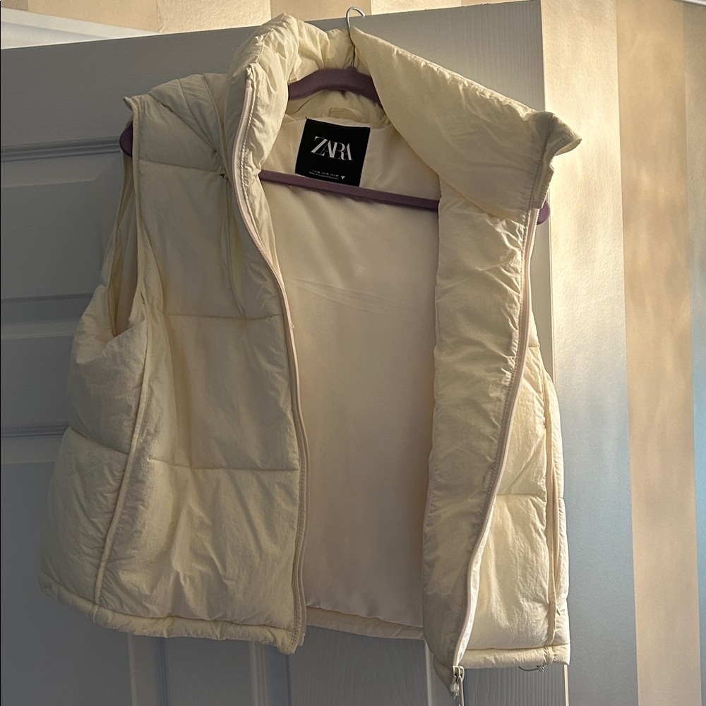 Zara Women's Off-White Puffer Vest
